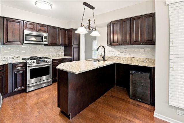 66 Copperwood Drive, Buffalo Grove, IL 60089