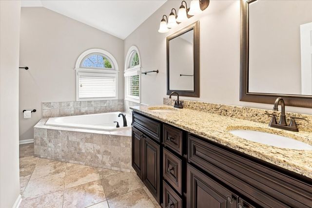 66 Copperwood Drive, Buffalo Grove, IL 60089