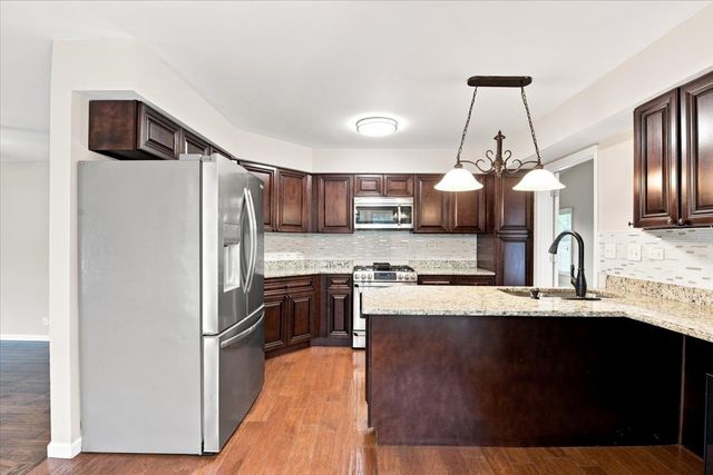 66 Copperwood Drive, Buffalo Grove, IL 60089