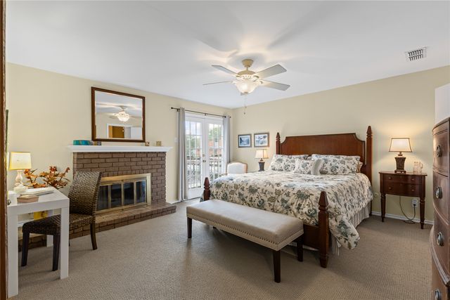 1231 Roaring Springs Road 1, Fort Worth, TX 76114