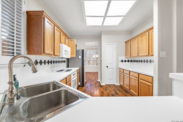 2634 Lakehills St, San Antonio, TX 78251