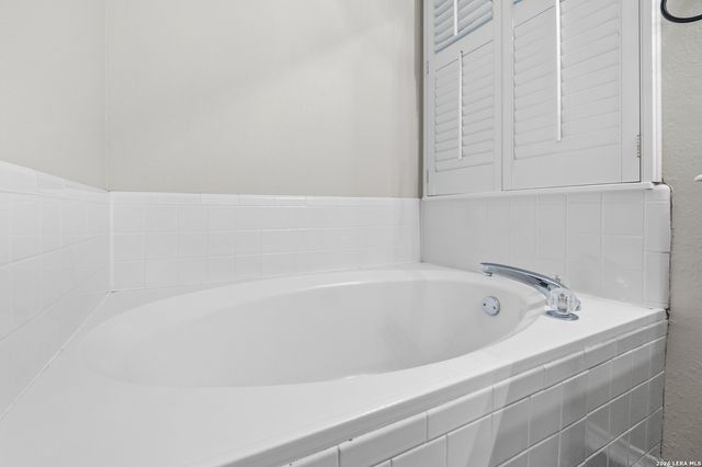 2634 Lakehills St, San Antonio, TX 78251