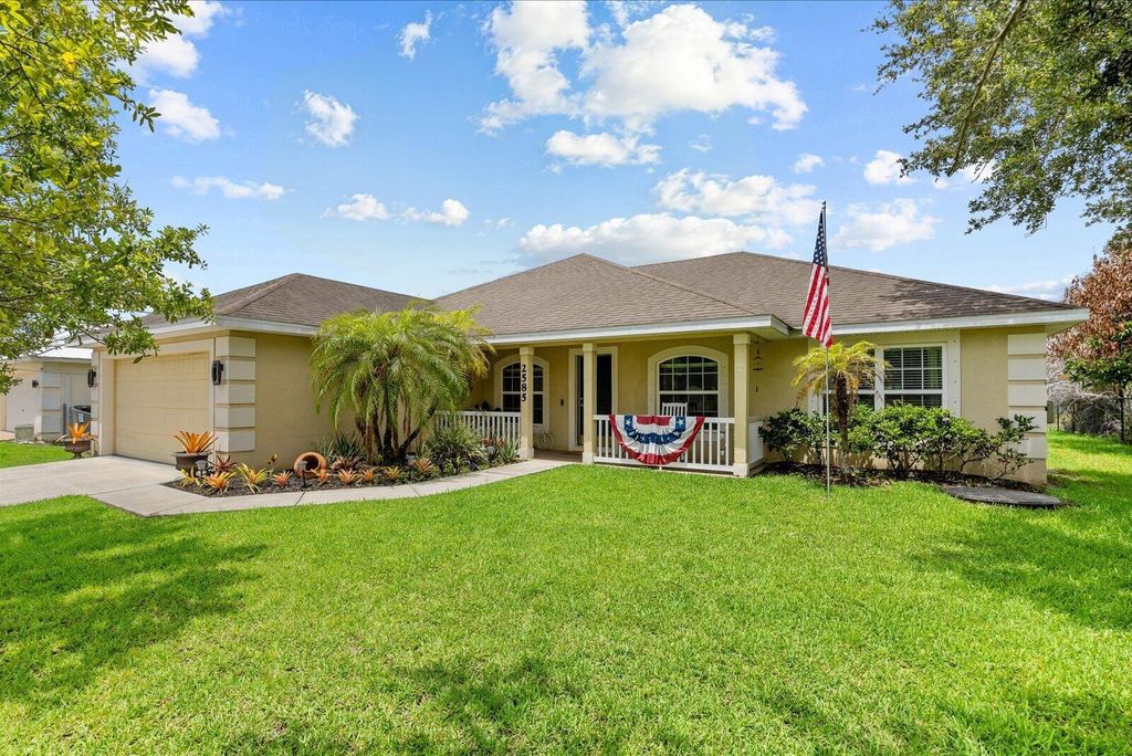 2585 SW National Circle, Port St. Lucie, FL 34953