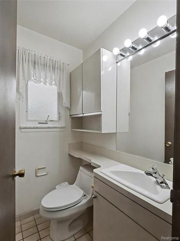 36458 Jeffrey Drive, Sterling Heights, MI 48310