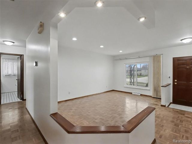 36458 Jeffrey Drive, Sterling Heights, MI 48310