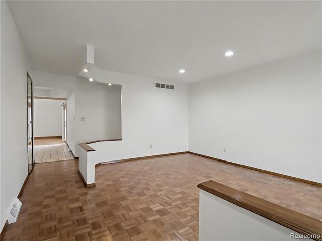 36458 Jeffrey Drive, Sterling Heights, MI 48310