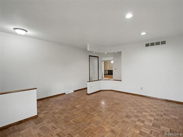 36458 Jeffrey Drive, Sterling Heights, MI 48310