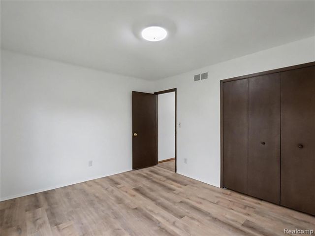 36458 Jeffrey Drive, Sterling Heights, MI 48310