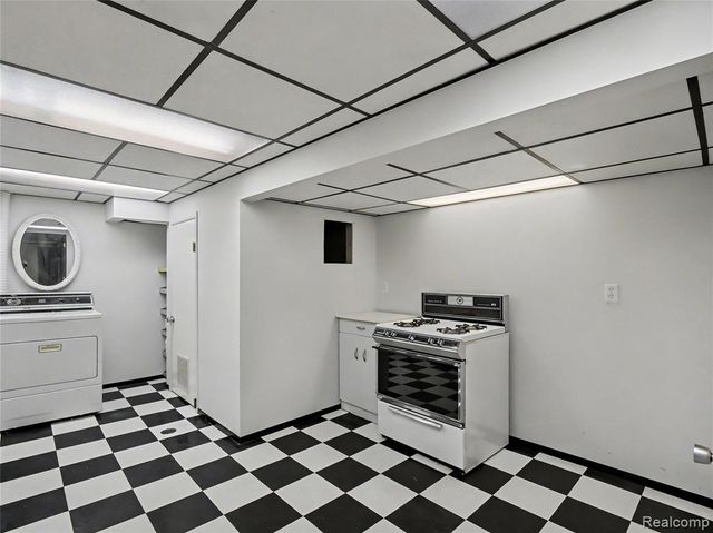 36458 Jeffrey Drive, Sterling Heights, MI 48310