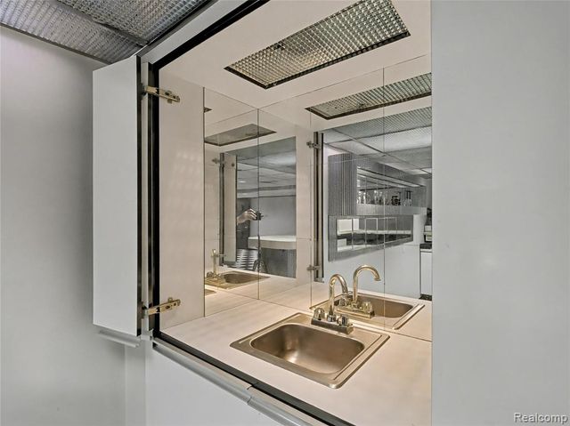 36458 Jeffrey Drive, Sterling Heights, MI 48310