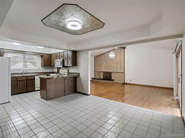 36458 Jeffrey Drive, Sterling Heights, MI 48310