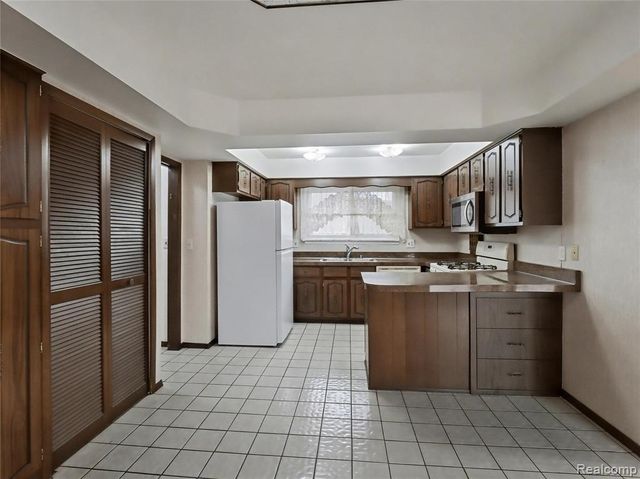 36458 Jeffrey Drive, Sterling Heights, MI 48310