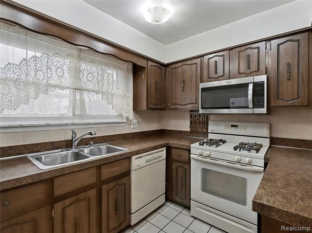 36458 Jeffrey Drive, Sterling Heights, MI 48310