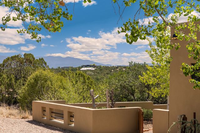 8 Paseo De Aguila, Santa Fe, NM 87506