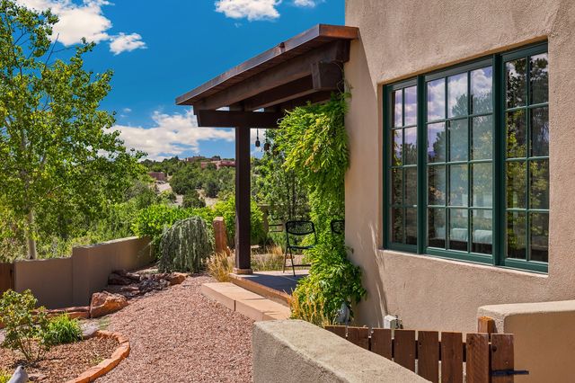 8 Paseo De Aguila, Santa Fe, NM 87506