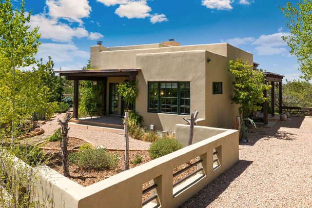 8 Paseo De Aguila, Santa Fe, NM 87506