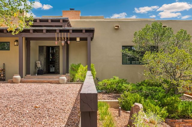 8 Paseo De Aguila, Santa Fe, NM 87506
