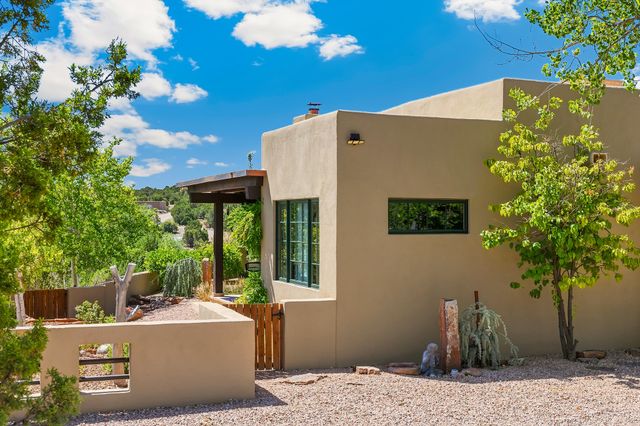 8 Paseo De Aguila, Santa Fe, NM 87506