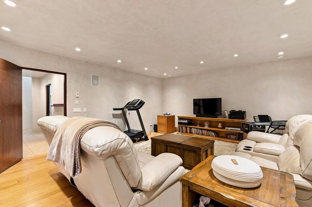 8 Paseo De Aguila, Santa Fe, NM 87506