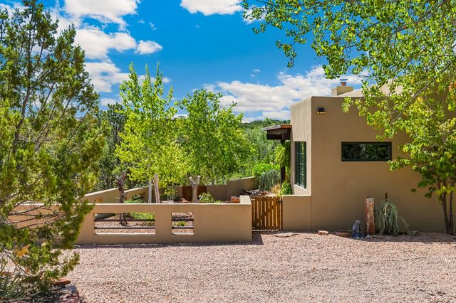 8 Paseo De Aguila, Santa Fe, NM 87506