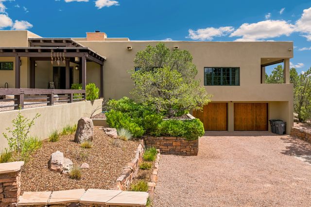 8 Paseo De Aguila, Santa Fe, NM 87506