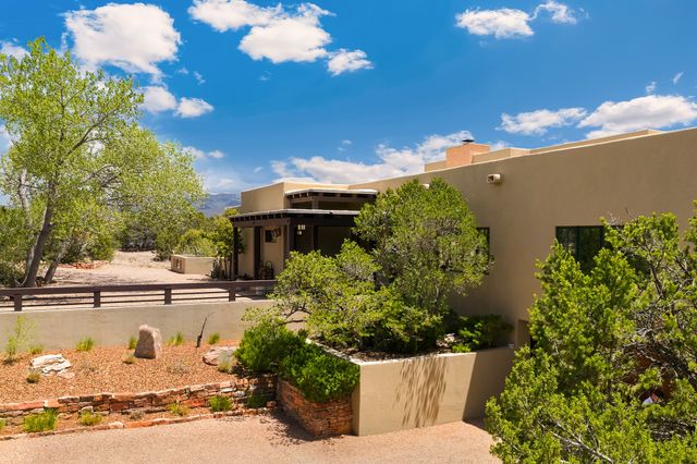 8 Paseo De Aguila, Santa Fe, NM 87506