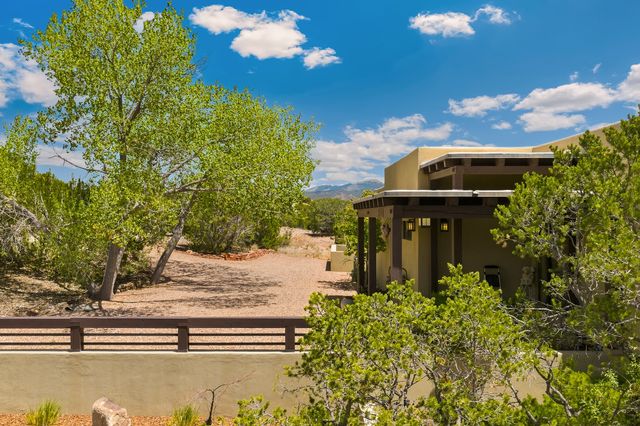 8 Paseo De Aguila, Santa Fe, NM 87506