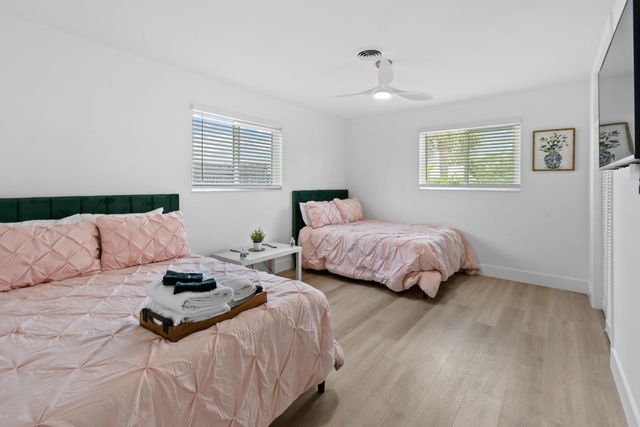19005 SE SOUTHGATE Drive, Jupiter, FL 33469