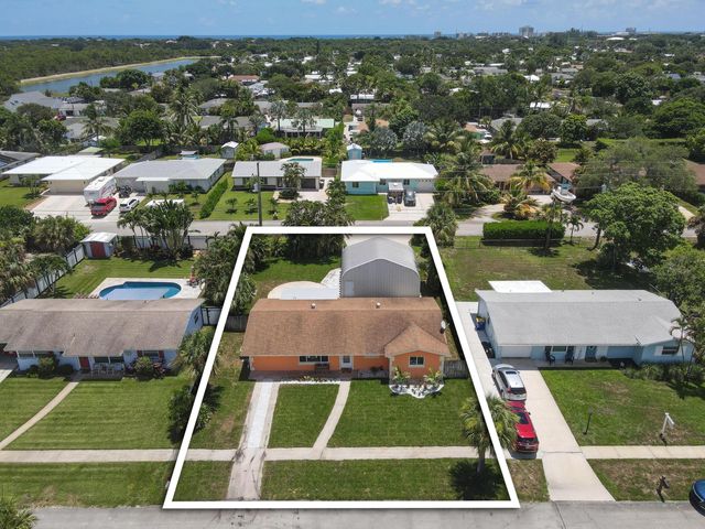 19005 SE SOUTHGATE Drive, Jupiter, FL 33469