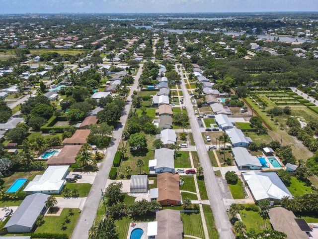 19005 SE SOUTHGATE Drive, Jupiter, FL 33469
