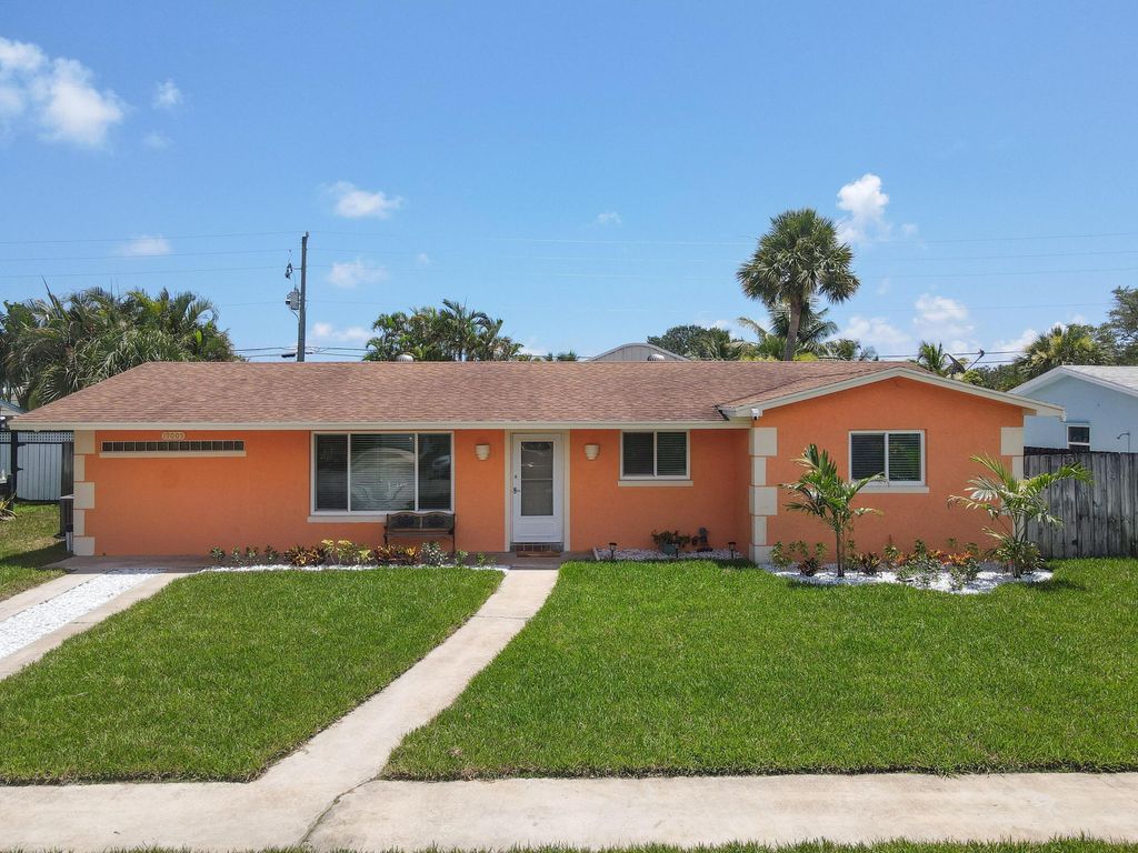 19005 SE SOUTHGATE Drive, Jupiter, FL 33469