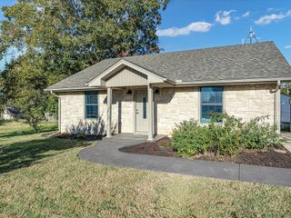 402 Sanders Street, Bowie, TX 76230