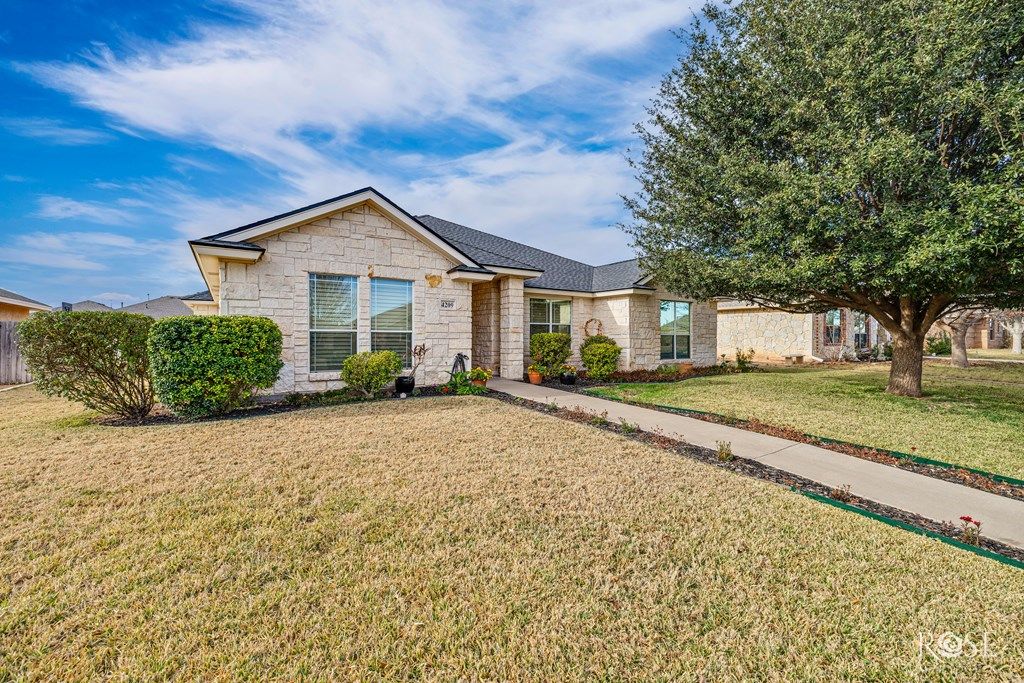 Image 3 of property listing at 4209 Autumnwood Trail, San Angelo, TX 76904