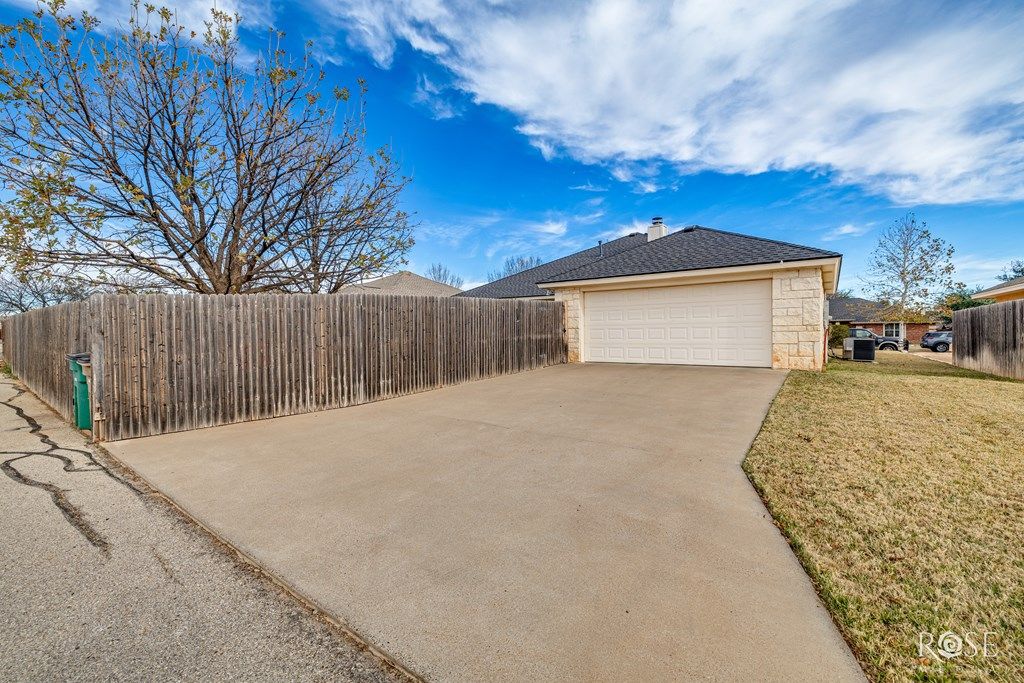 Image 32 of property listing at 4209 Autumnwood Trail, San Angelo, TX 76904