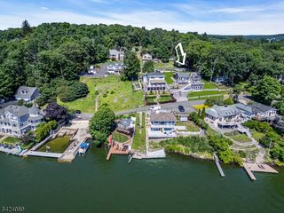 12 Bass Rock Rd, Hopatcong Boro, NJ 07843