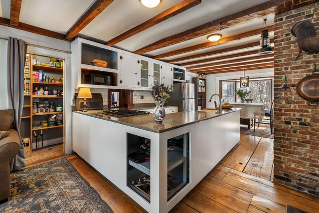 68 Doe Lane, Newbury, VT 05051