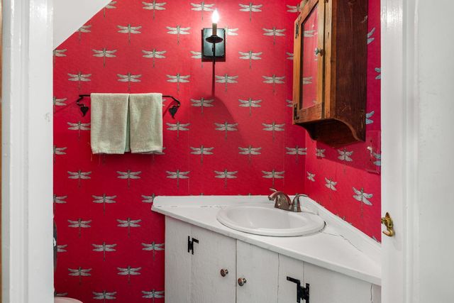 68 Doe Lane, Newbury, VT 05051