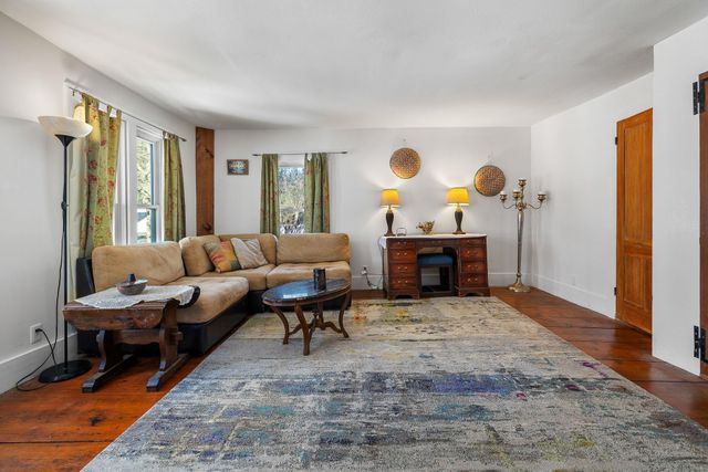 68 Doe Lane, Newbury, VT 05051