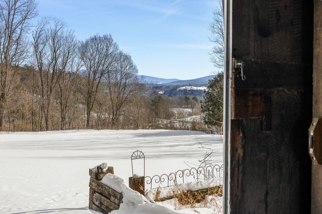 68 Doe Lane, Newbury, VT 05051