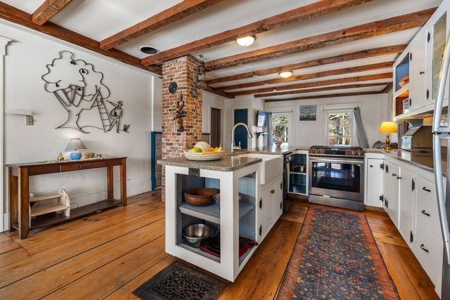 68 Doe Lane, Newbury, VT 05051