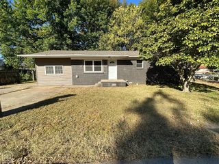 106 N 9th Ave, Paragould, AR 72450