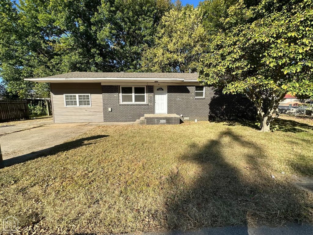 106 N 9th Ave, Paragould, AR 72450