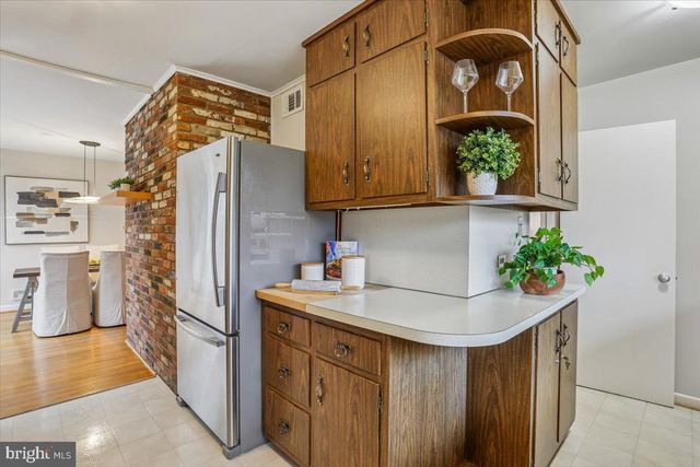 6017 CHESHIRE DR, Bethesda, MD 20814