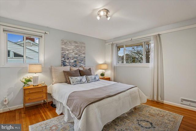 6017 CHESHIRE DR, Bethesda, MD 20814