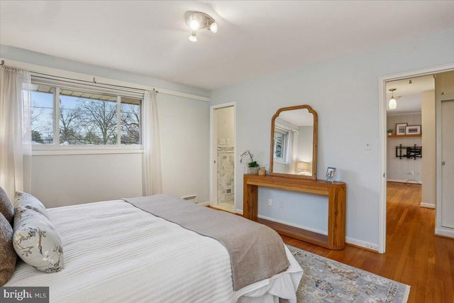 6017 CHESHIRE DR, Bethesda, MD 20814