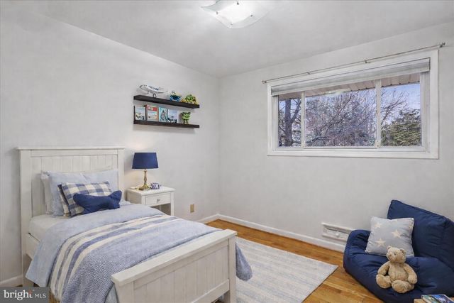 6017 CHESHIRE DR, Bethesda, MD 20814