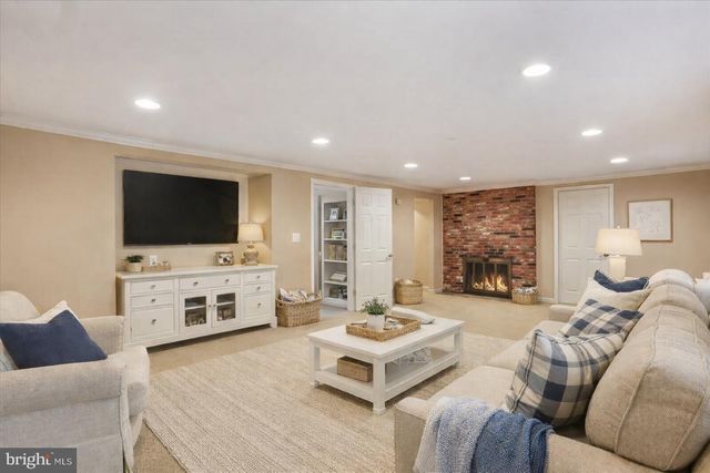 6017 CHESHIRE DR, Bethesda, MD 20814