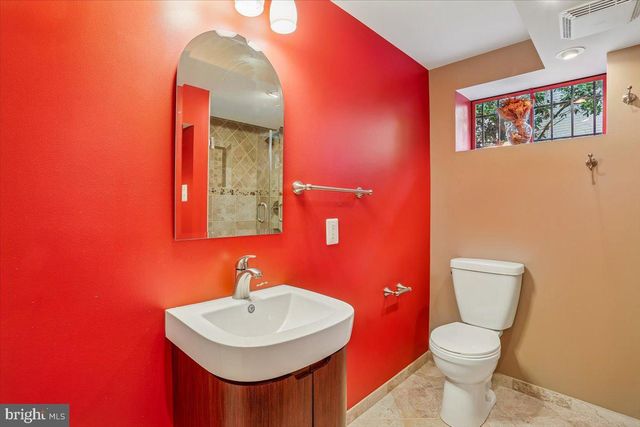 6017 CHESHIRE DR, Bethesda, MD 20814