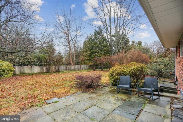 6017 CHESHIRE DR, Bethesda, MD 20814