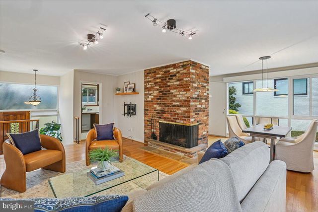 6017 CHESHIRE DR, Bethesda, MD 20814